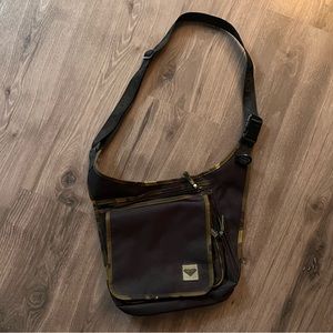 Roxy Crossbody/Messenger Bag Black Camo